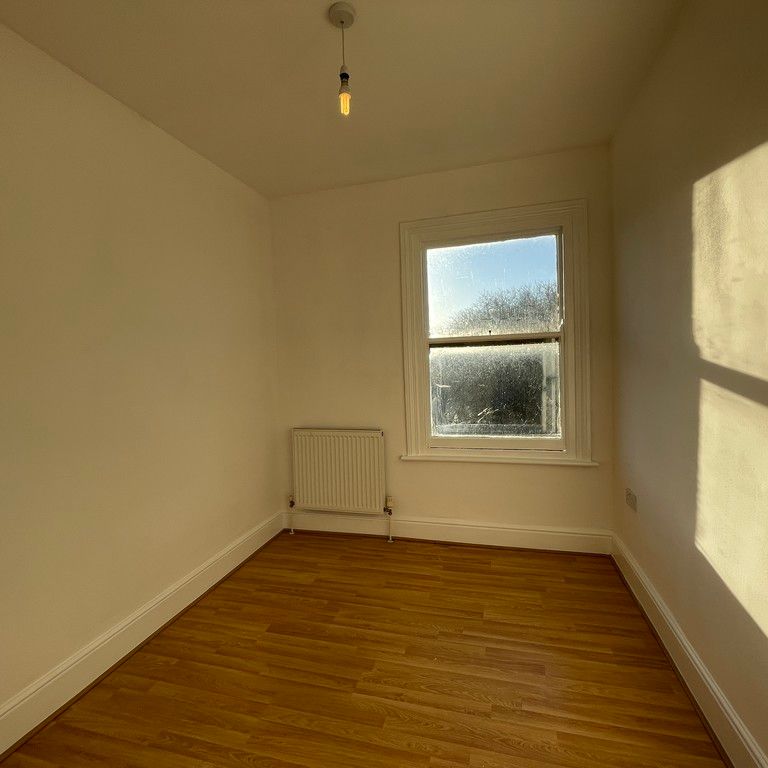 2 bedroom Apartment to let - Photo 1