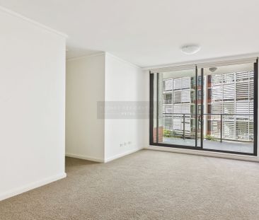 One Bedroom plus Study Apartment In Prime Location - Photo 1
