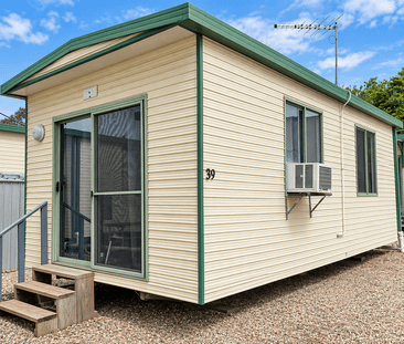 Low maintenance furnished cabin at Campbellfield Rental Village - Photo 1
