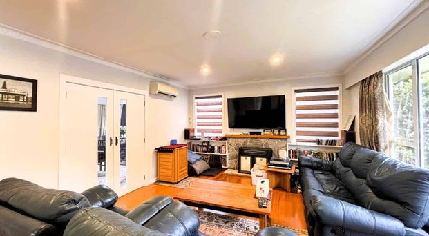 Spacious 5-Bedroom House for Rent in Burnside - Photo 1