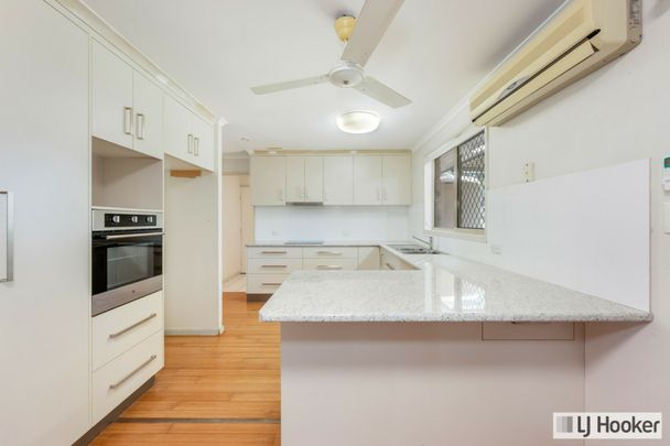 A REFINED RESIDENCE OFFERING COMFORT, SPACE & SUPERB PRACTICALITY - Photo 1