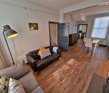 Ensuite Room 4, 32 Sandown Rd, Belfast, BT5 6GY - Photo 3