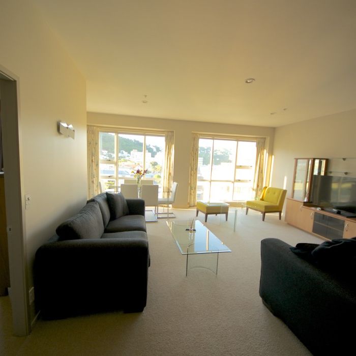 3 bedroom penthouse apartment at Stadium Gardens overlooking historic Thorndon - Photo 1