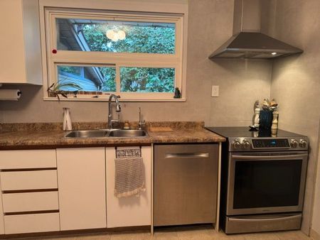 For Lease - 33 Groveland Crescent, Toronto, Ontario - Photo 3