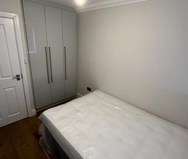 3 bedroom end of terrace house to rent - Photo 2