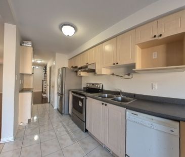 For Lease - 121 Tiller Trail Unit# MAIN & 2ND, Brampton, Ontario - Photo 4