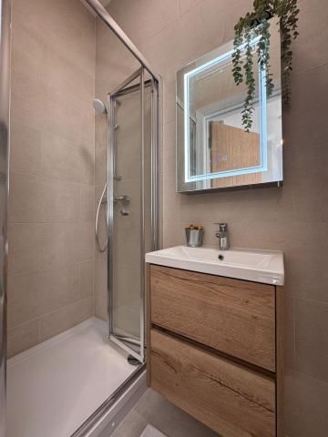 Studio Apartment, 1 bath, 1 reception Flat - Photo 5
