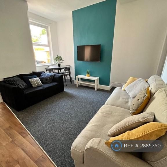 4 bedroom terraced house to rent - Photo 1