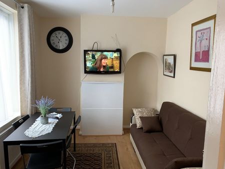 Room in a Shared House, Downham Way, BR1 - Photo 2
