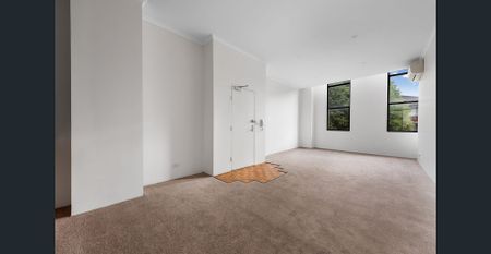 Large two-bedroom apartment in sought-after location - Photo 5