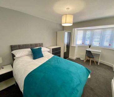 1 bedroom in a house share to rent - Photo 2