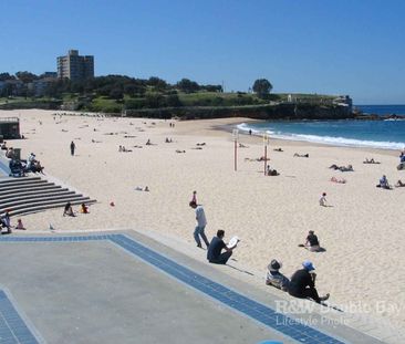Stylish Beach Pad In Character Art Deco Block - Photo 1