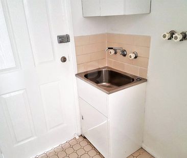 Stylish 3-Bedroom Townhouse in Hinchinbrook up for LEASE! - Photo 6