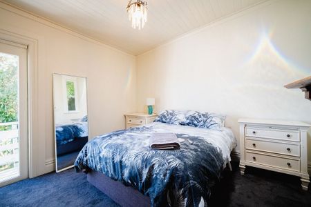 City Cottage Fully Renovated & Furnished - Photo 5