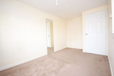 Inverlochy Crescent, Glasgow, G33 - Photo 2
