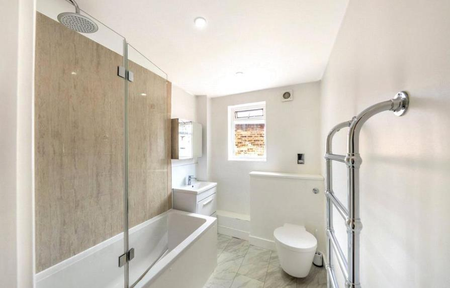 3 bedroom mews to rent - Photo 5