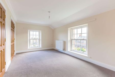 Please email to register your interest and complete a pre-viewing application - four bedroom detached house located in the village of Paul. Close to Mousehole a - Photo 3