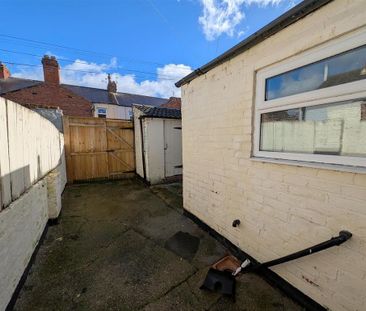2 bedroom terraced house to rent - Photo 2