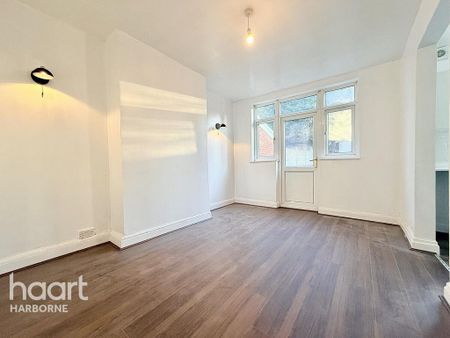 3 bedroom semi-detached house to rent - Photo 2