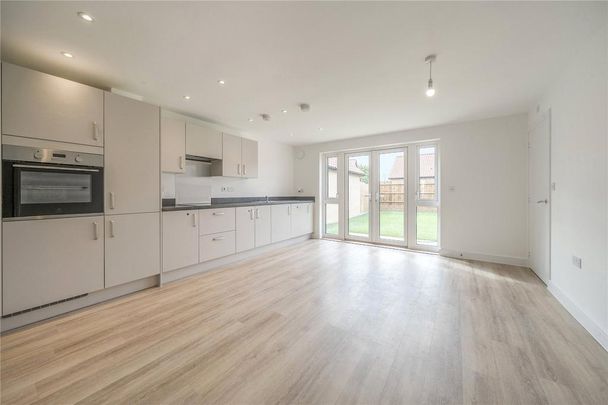 4 bedroom detached house to rent - Photo 1