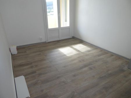 Location Appartement 4 pièces 73m² AUBENAS 07200 - Photo 3