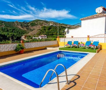 A typically spanish property for winter rental In Nerja - Photo 2