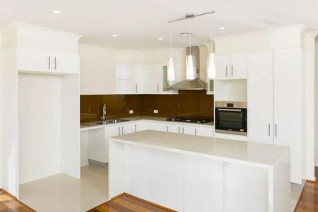 Spacious Family Home - Photo 3