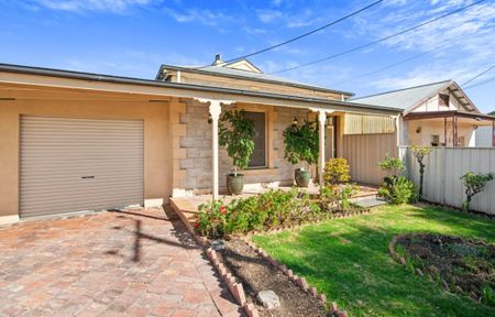 Forestville - Photo 2