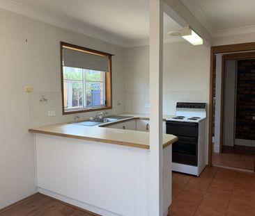 QUIET 2-BEDROOM IN EAST TAMWORTH - Photo 3