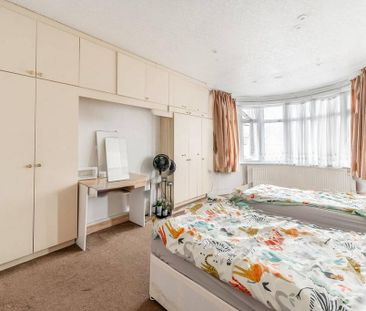 4 bedroom semi-detached house to rent - Photo 4