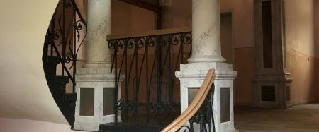 3-Zimmer-Dachgeschoss Wohnung mit BALKON, PKW-Stellplatz und offener Küche im Wohnzimmer zu vermieten! - Photo 1