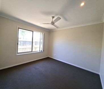 Spacious Family Home in Moore Park Beach - Photo 3