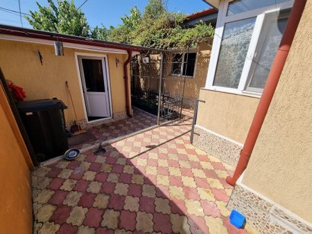 Dacia- casa cu 5 camere de caramida - Fotografie 5