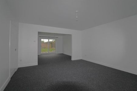 4 bedroom detached house to rent - Photo 3