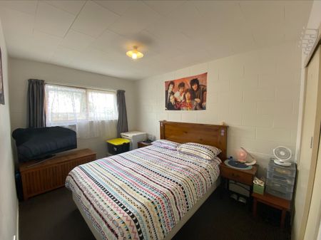 Bright and tidy one-bedroom unit conveniently situated on the upper level. - Photo 3