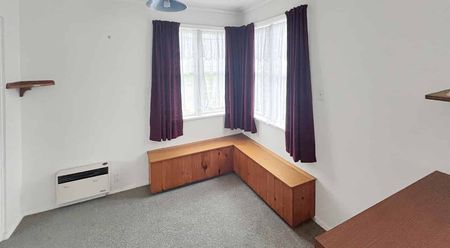 LEVIN - 3 BEDROOM - Photo 2