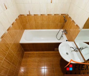Pronájem prostorného bytu 3+1 se zasklenou lodžií, 83 m - Photo 4