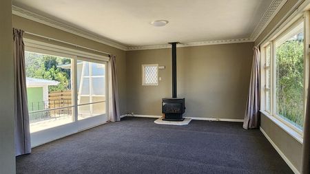 Large two bedroom home for rent. - Photo 2