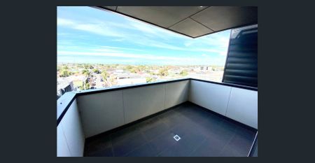 Modern 1-Bedroom Apartment in the Heart of Footscray - Photo 5