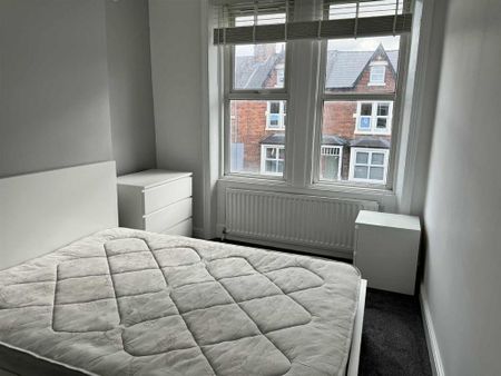 6 bedroom townhouse to rent - Photo 3