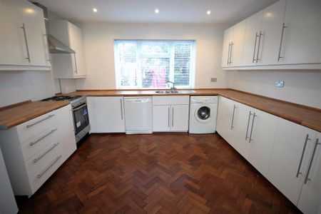 3 bedroom flat to rent - Photo 5