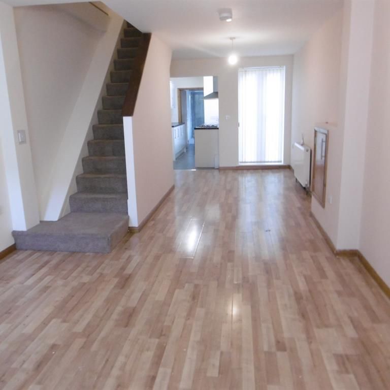 3 bedroom terraced house to rent - Photo 1