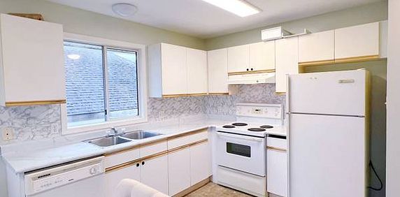 One bedroom on 2nd floor close to Downtown Nanaimo and VIU - Photo 2