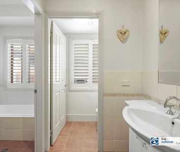 Three bedroom, open living in East - Photo 6