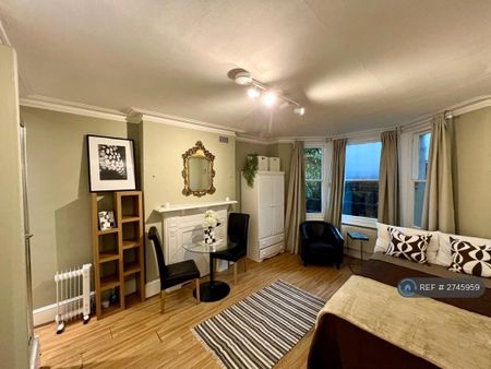 Studio to rent - Photo 5