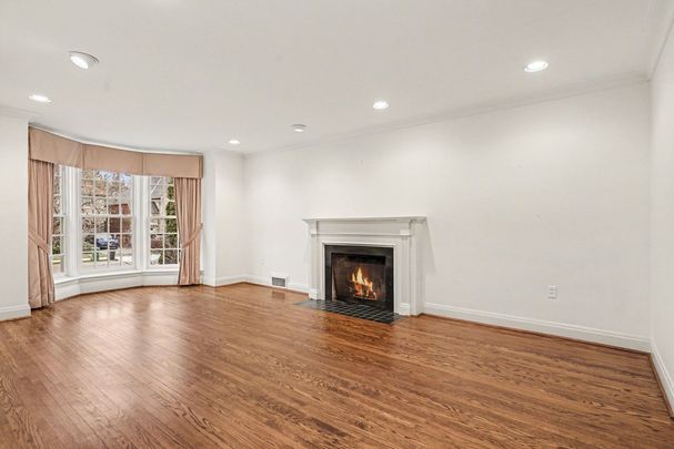 For Lease - 289 Glengrove Avenue, Toronto, Ontario - Photo 1