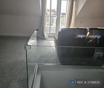 1 bedroom in a flat share to rent - Photo 4