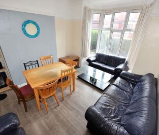 6 bedroom House in Brudenell Mount, Leeds - Photo 2