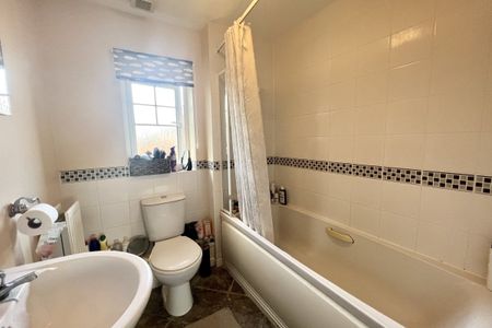 Staniland Court - Photo 4