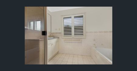 Family Home In Fantastic Location! - Photo 4